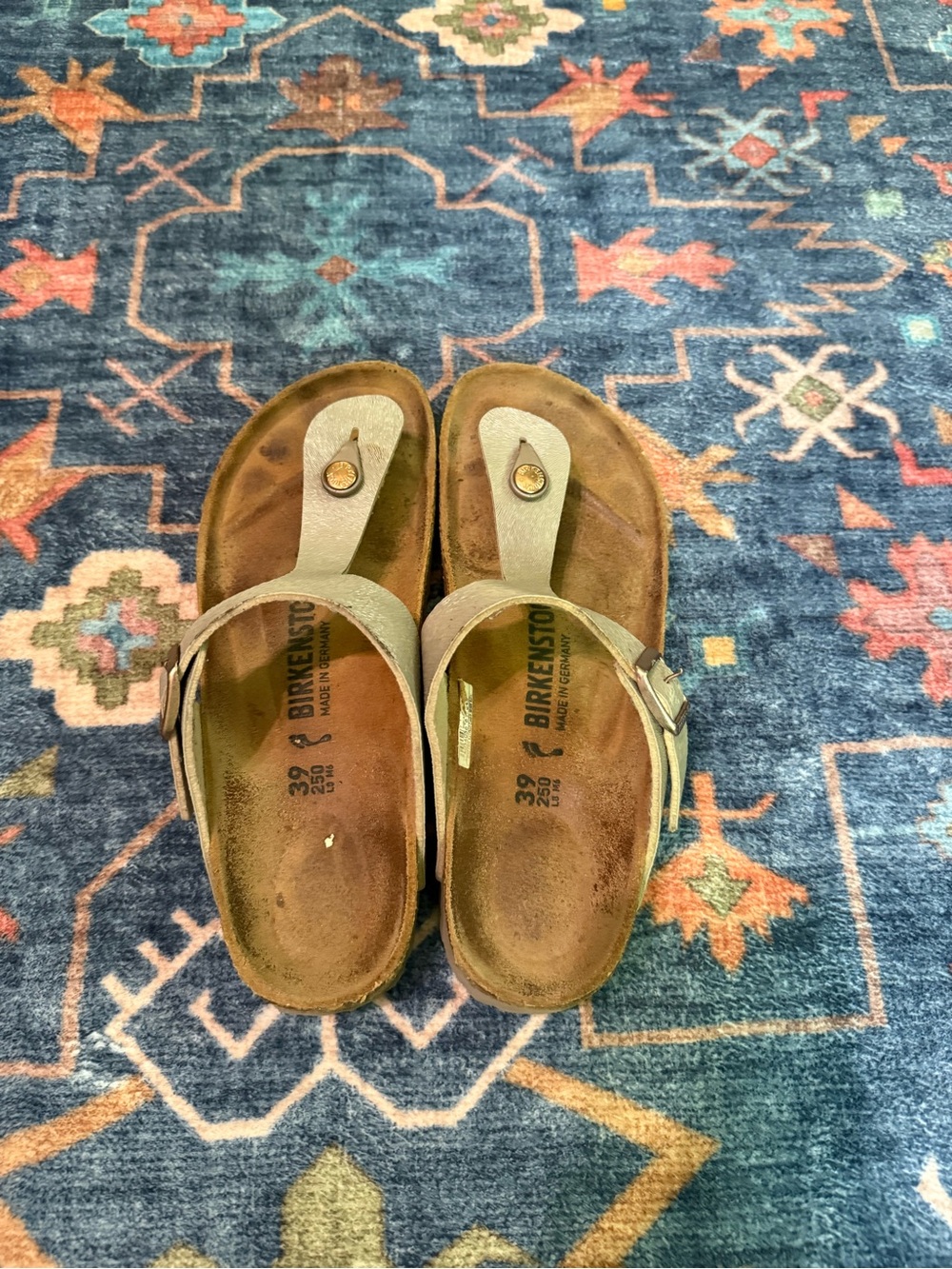Birkenstock Gizah Textured Sandals Size 39 Rose Gold Hardware - Picture 2 of 4